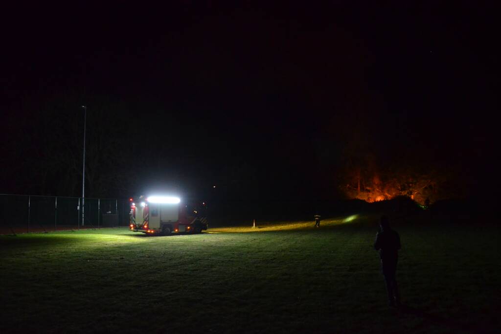 Felle brand in bosschages skatepark