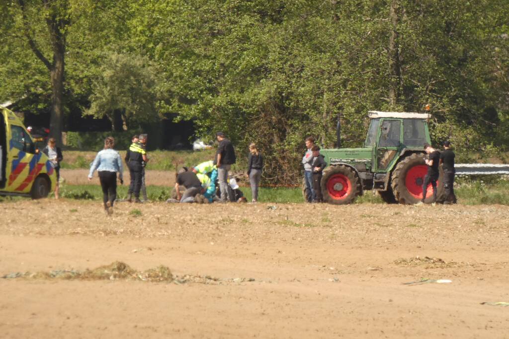Quadrijder zwaargewond na valpartij