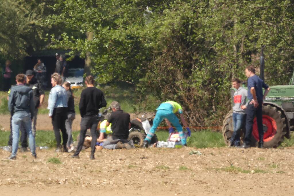 Quadrijder zwaargewond na valpartij