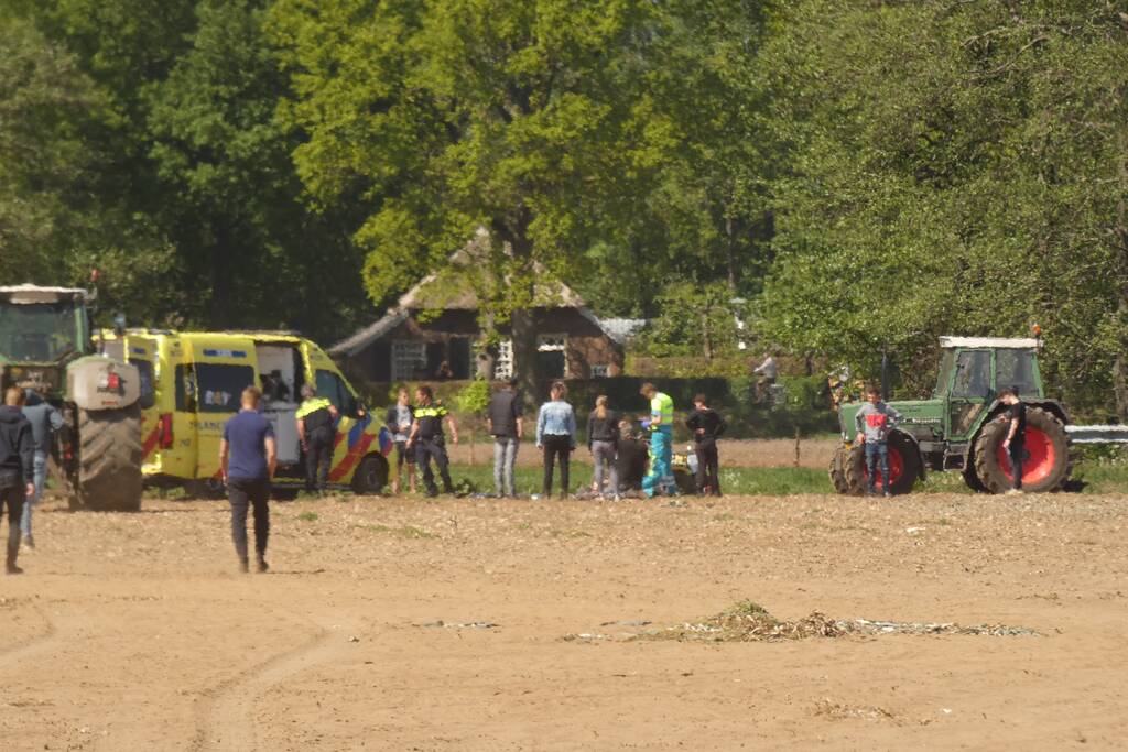 Quadrijder zwaargewond na valpartij