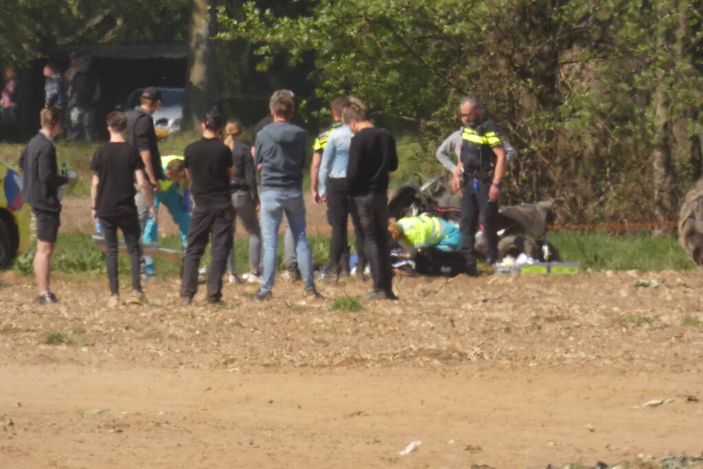 Quadrijder zwaargewond na valpartij