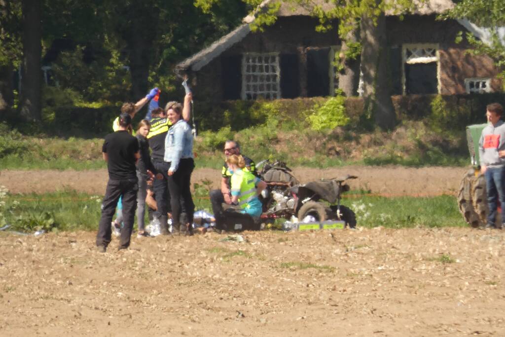 Quadrijder zwaargewond na valpartij