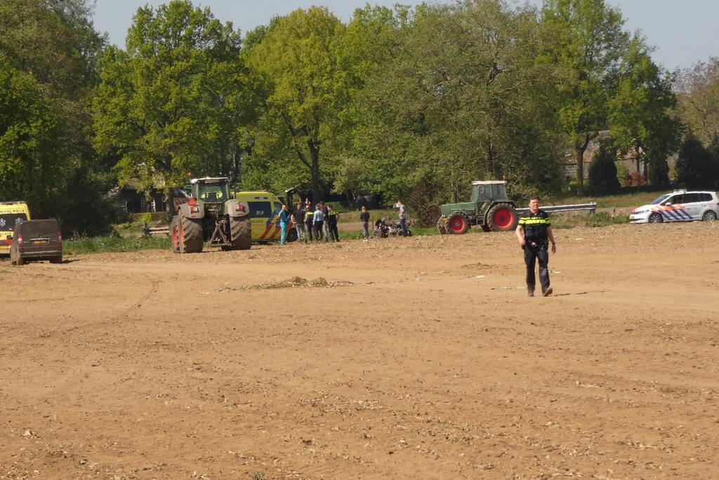 Quadrijder zwaargewond na valpartij