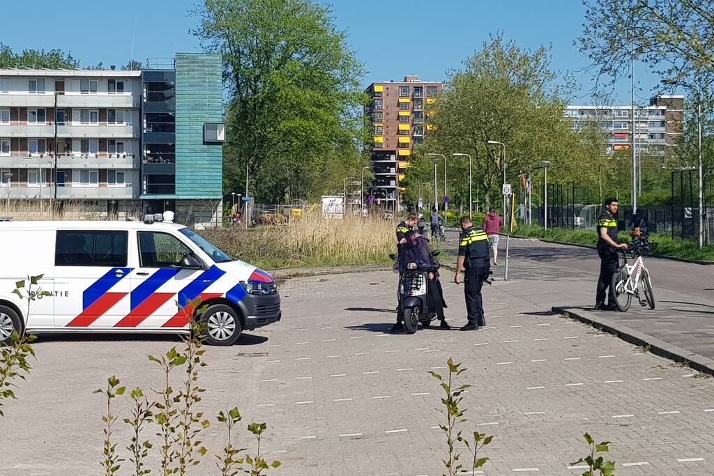 Politie voert controles uit bij scooterrijders