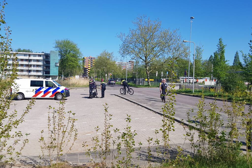 Politie voert controles uit bij scooterrijders