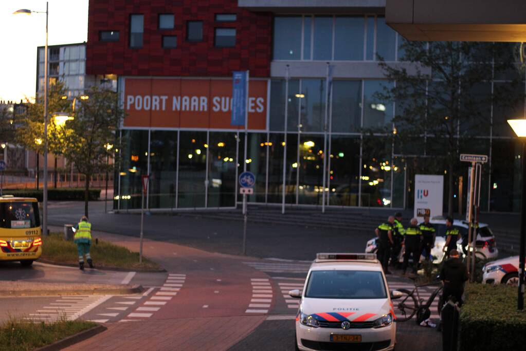 Persoon gewond bij mogelijke steekpartij