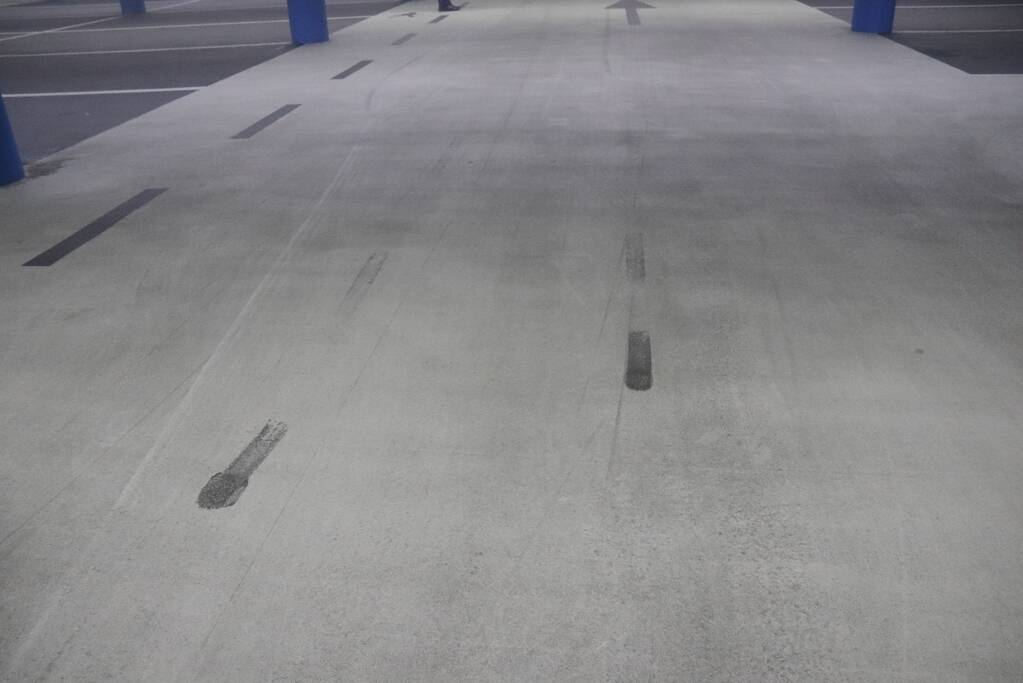 Parkeergarage vol rook