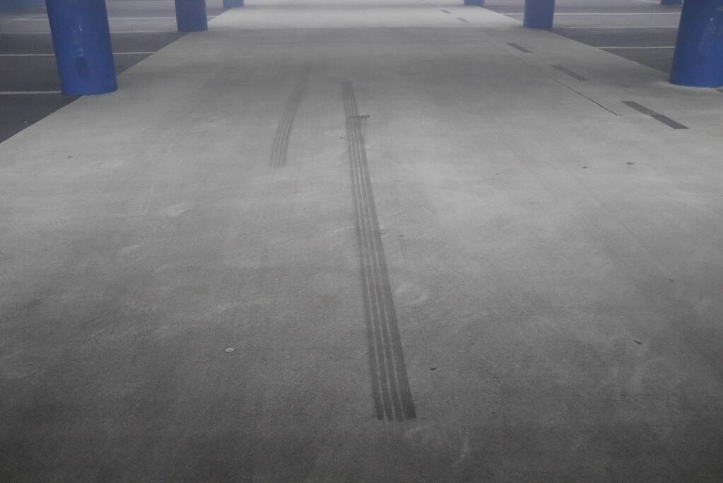 Parkeergarage vol rook