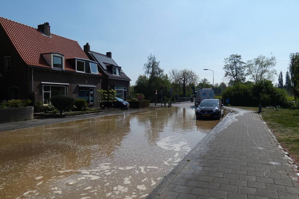 Gesprongen waterleiding zorgt voor verfrissing