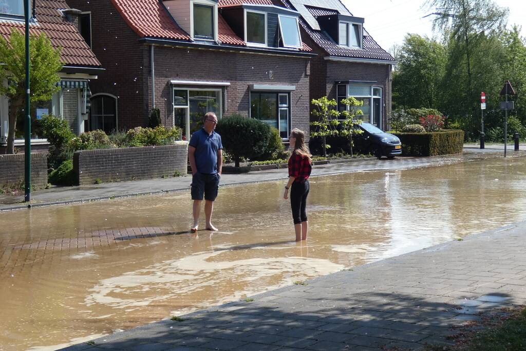 Gesprongen waterleiding zorgt voor verfrissing