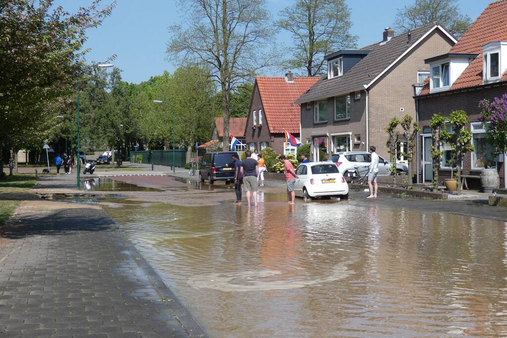 Gesprongen waterleiding zorgt voor verfrissing