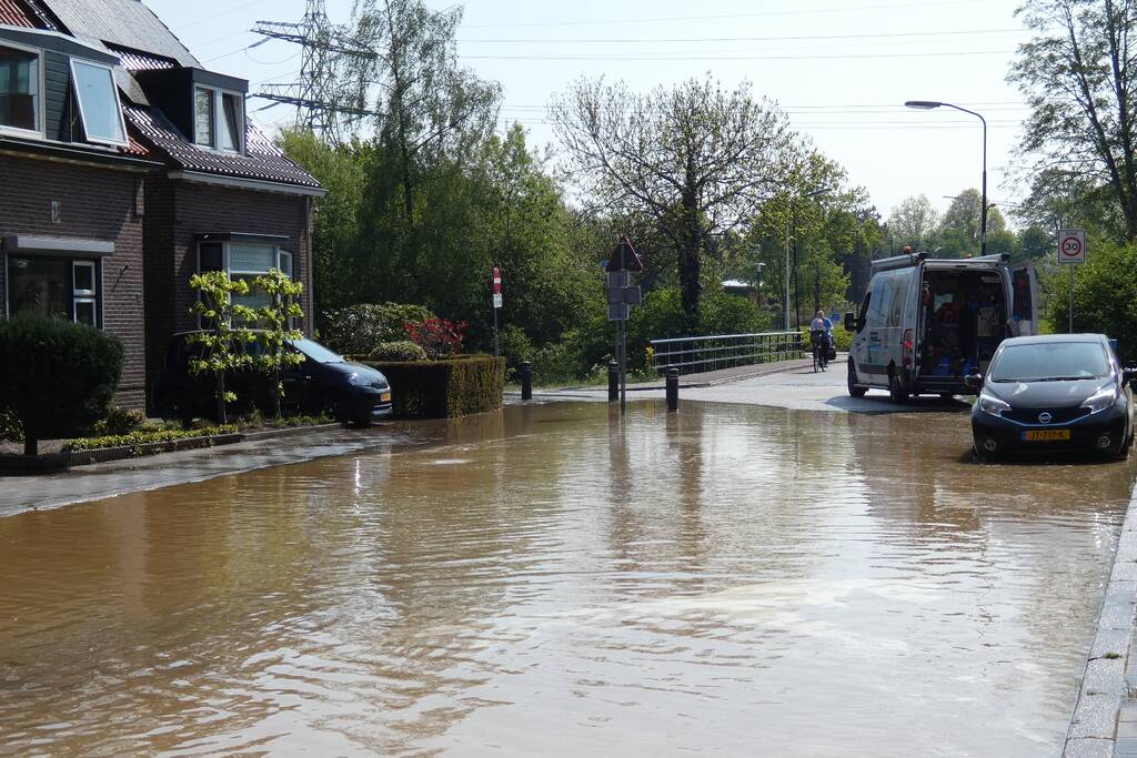 Gesprongen waterleiding zorgt voor verfrissing