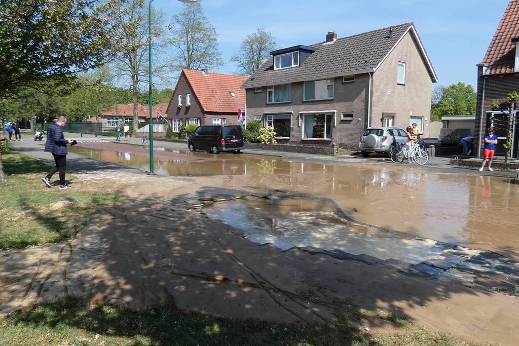 Gesprongen waterleiding zorgt voor verfrissing
