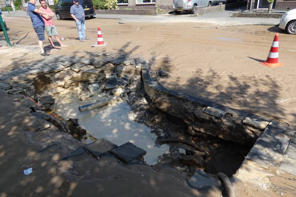 Gesprongen waterleiding zorgt voor verfrissing