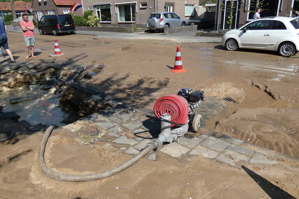Gesprongen waterleiding zorgt voor verfrissing