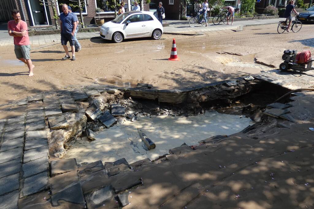 Gesprongen waterleiding zorgt voor verfrissing