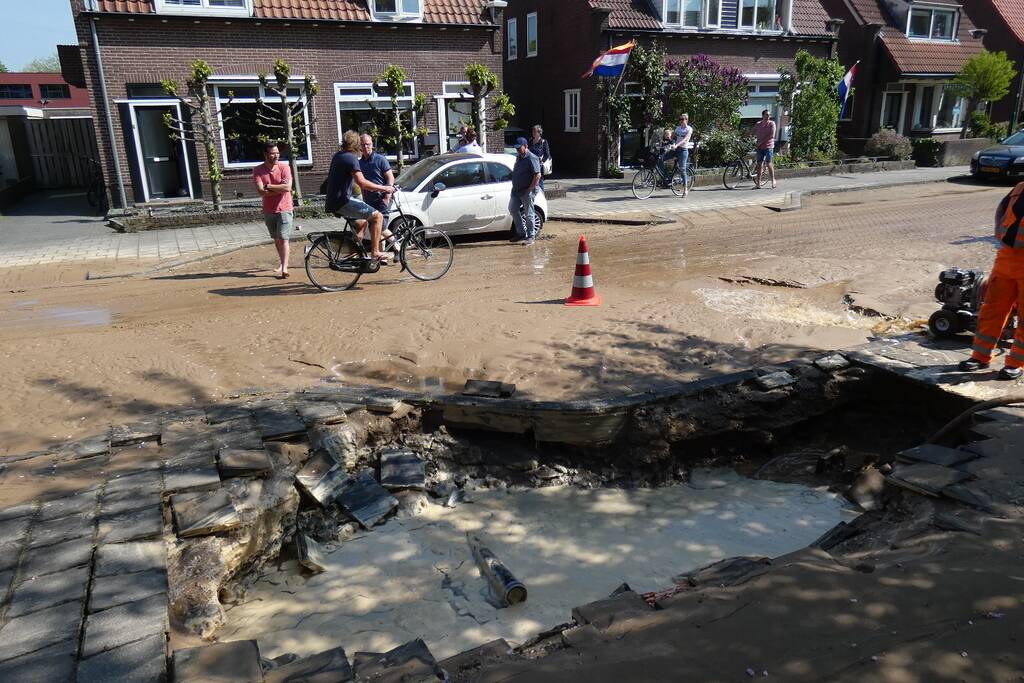 Gesprongen waterleiding zorgt voor verfrissing