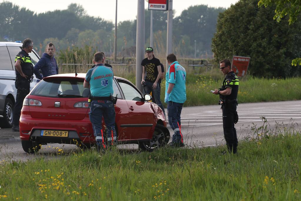 Veel schade na botsing tussen auto's
