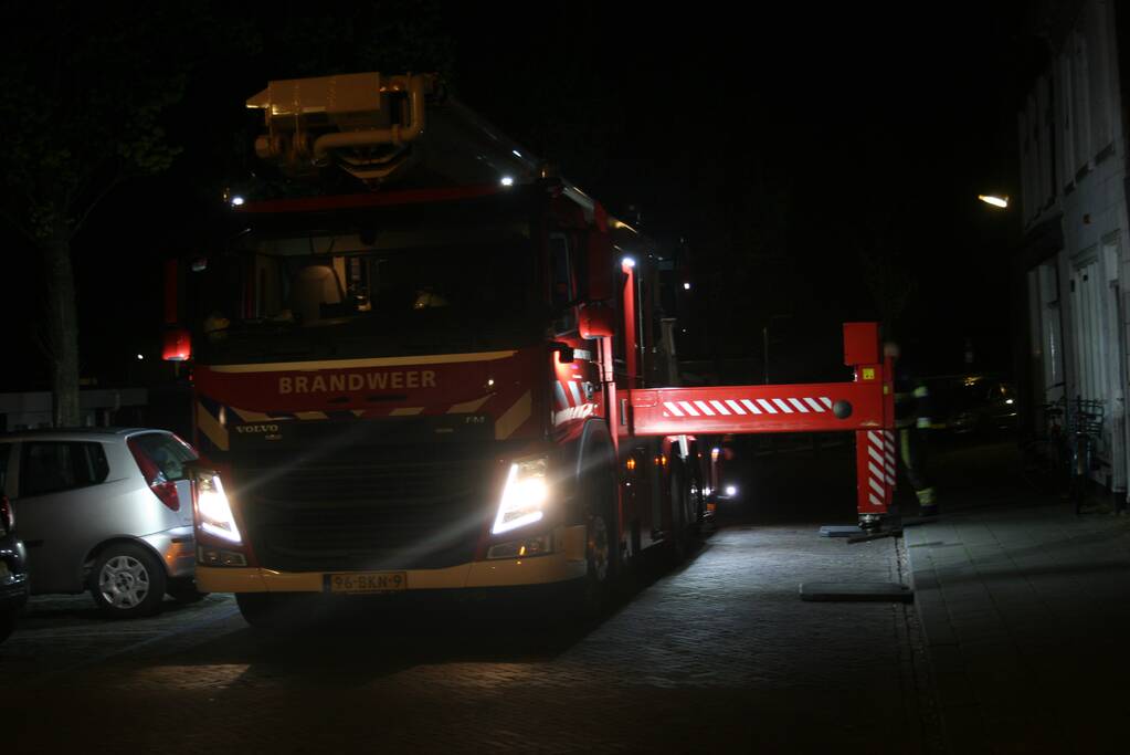 Brandweer haalt man van dak