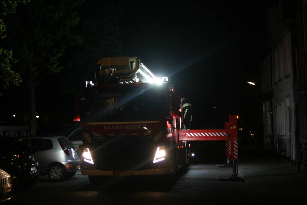 Brandweer haalt man van dak