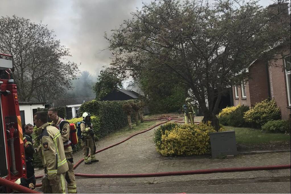 Asbest vrijgekomen bij grote brand in garage autoschadebedrijf