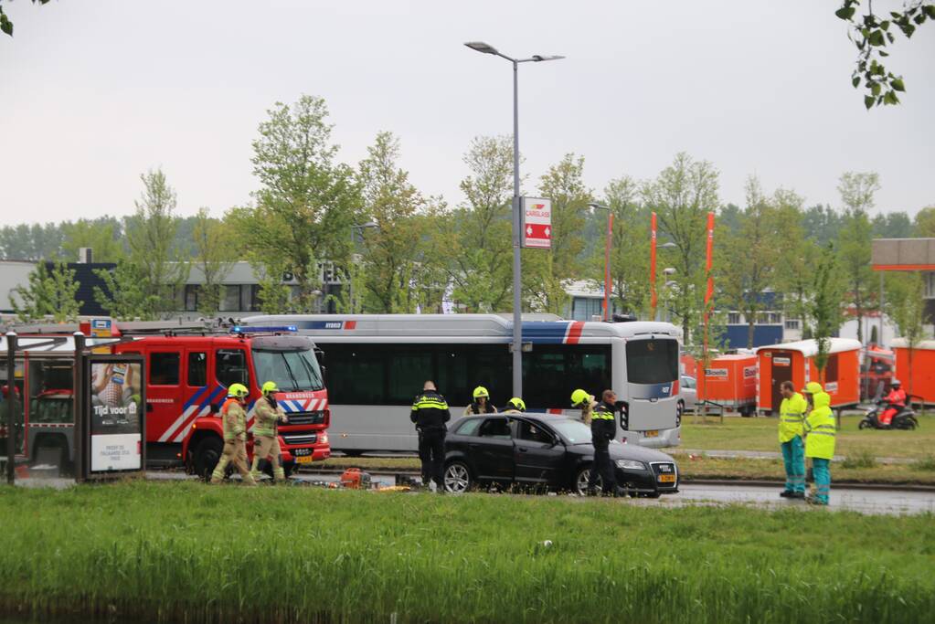 Persoon gewond bij botsing met vrachtwagen