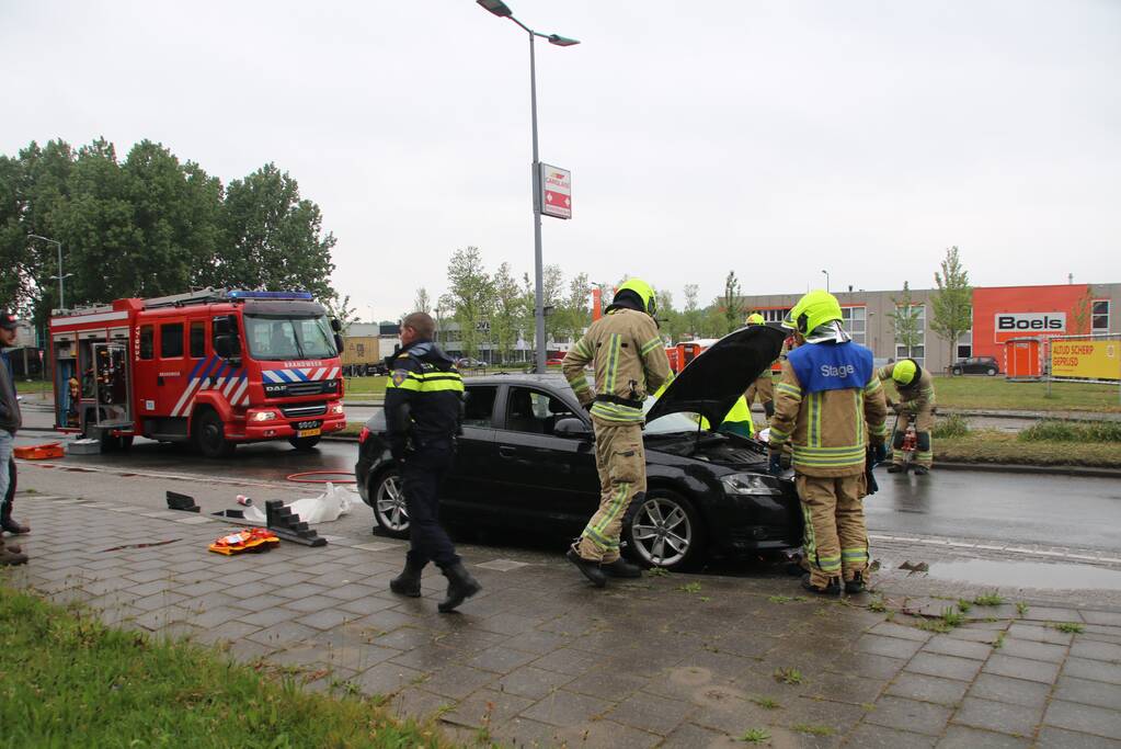Persoon gewond bij botsing met vrachtwagen