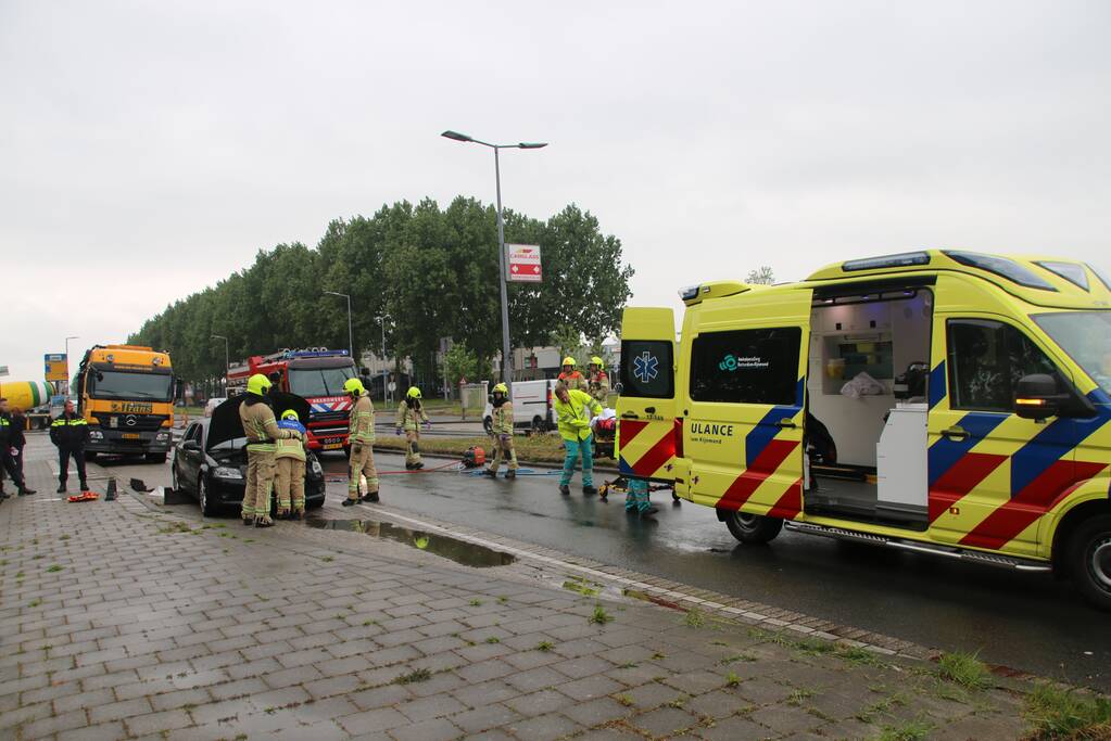 Persoon gewond bij botsing met vrachtwagen