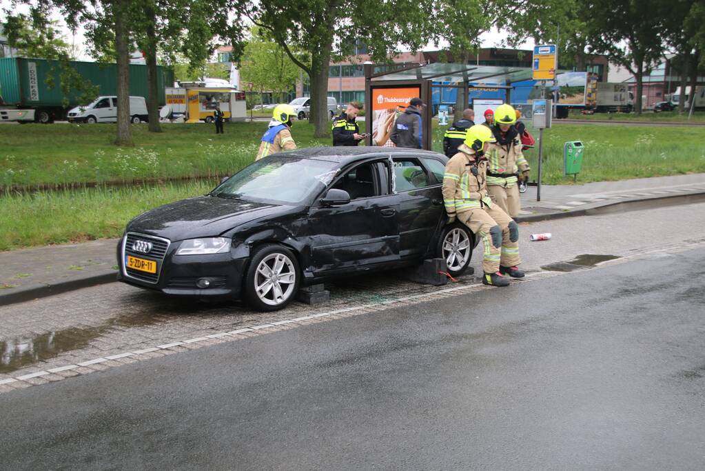 Persoon gewond bij botsing met vrachtwagen