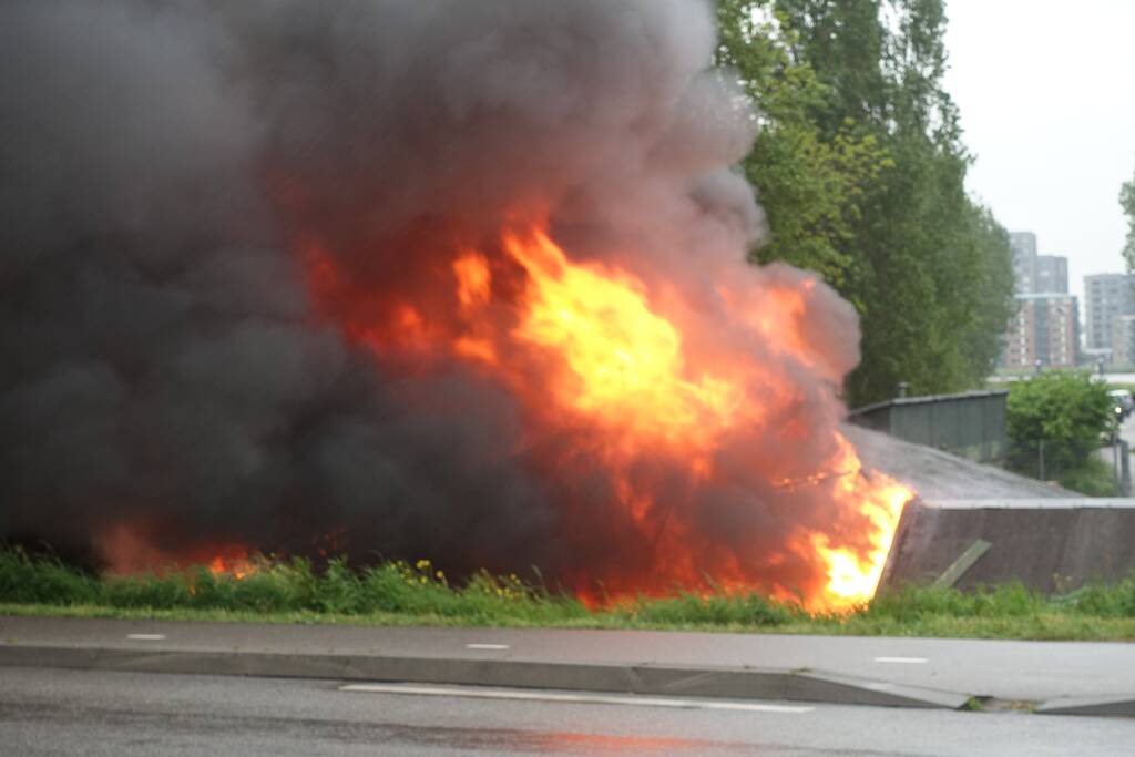Grote uitslaande brand in industriepand