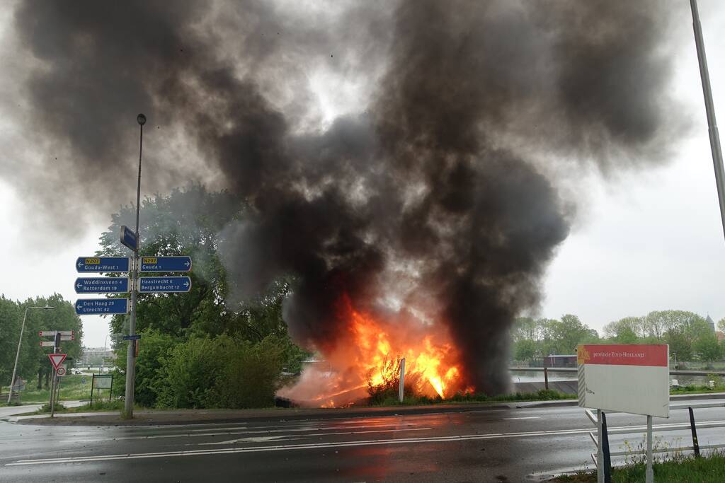 Grote uitslaande brand in industriepand