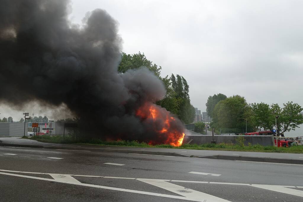 Grote uitslaande brand in industriepand