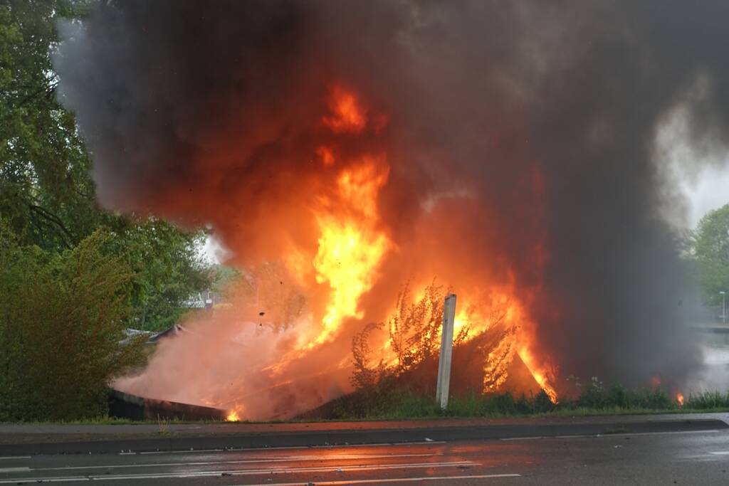 Grote uitslaande brand in industriepand