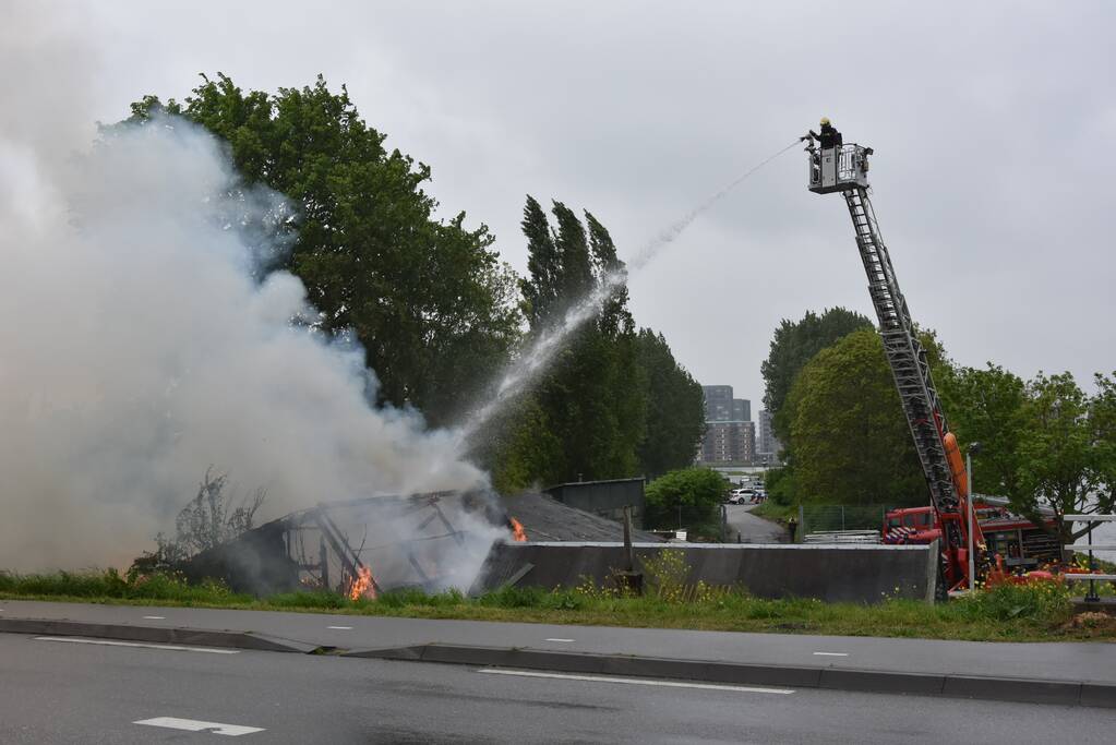 Grote uitslaande brand in industriepand