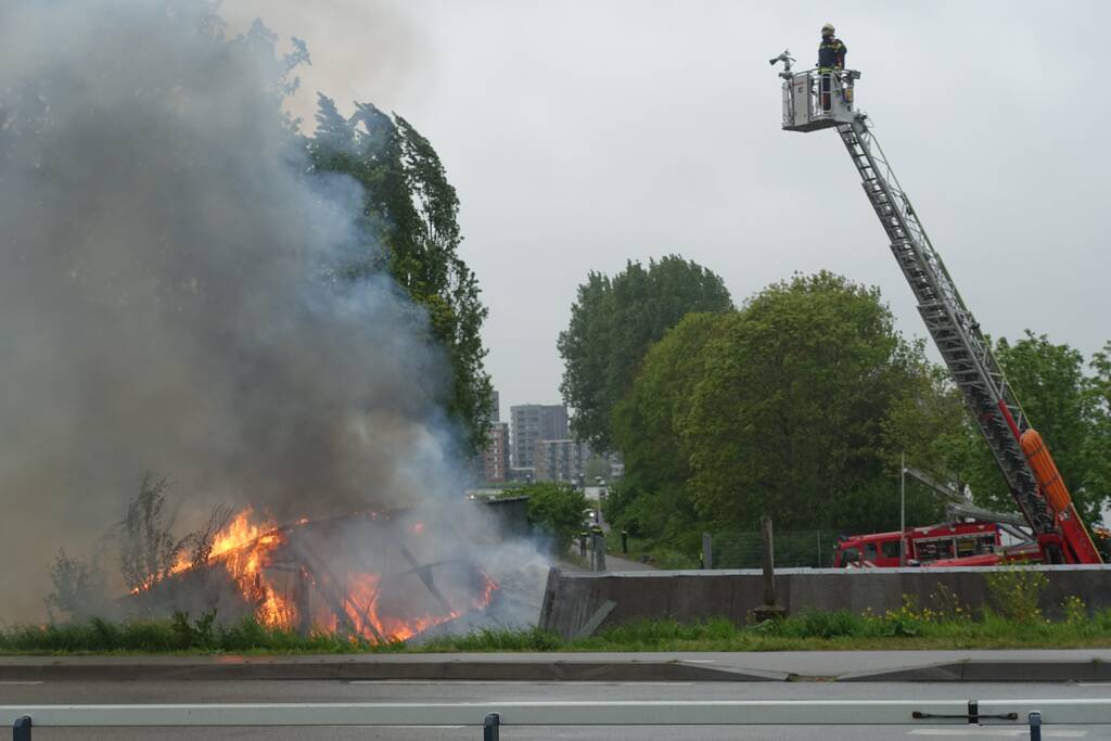 Grote uitslaande brand in industriepand