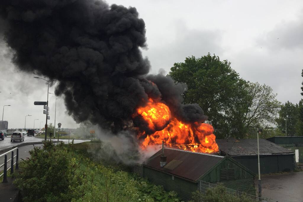 Grote uitslaande brand in industriepand