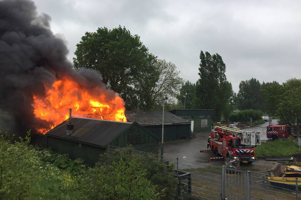 Grote uitslaande brand in industriepand