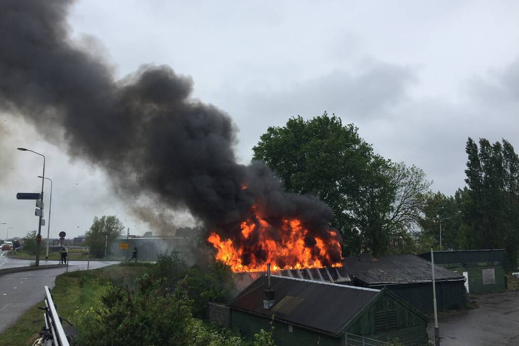 Grote uitslaande brand in industriepand