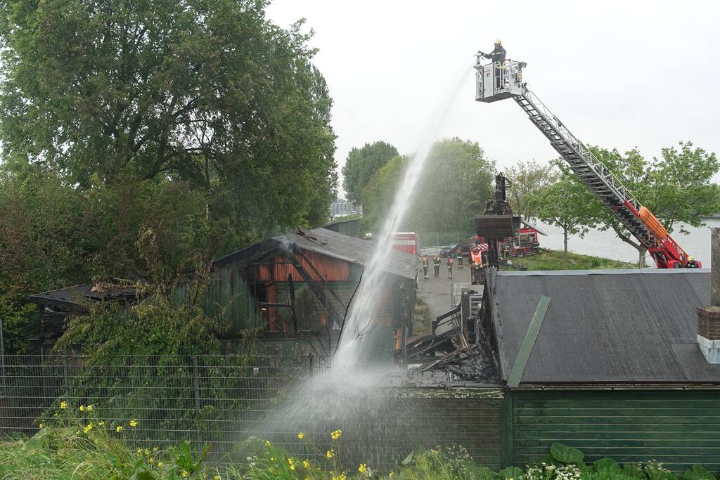 Grote uitslaande brand in industriepand