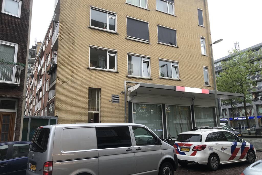 Persoon gewond na val twee hoog