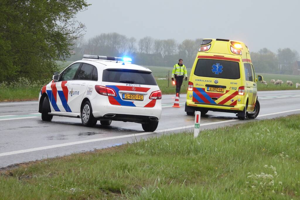 Voertuig raakt te water