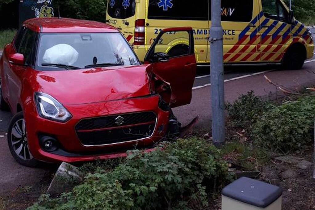 Bestuurder gewond bij eenzijdig ongeval