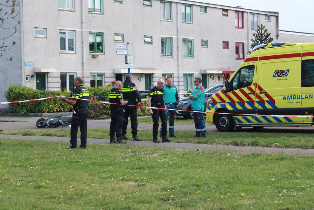 Scooterrijder zwaargewond na frontale botsing