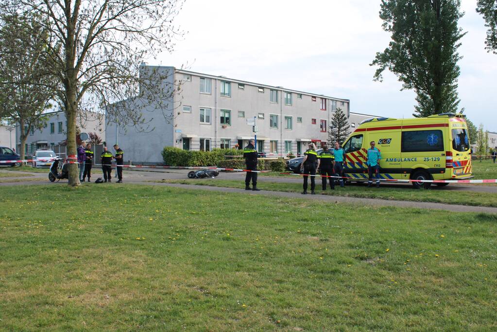 Scooterrijder zwaargewond na frontale botsing