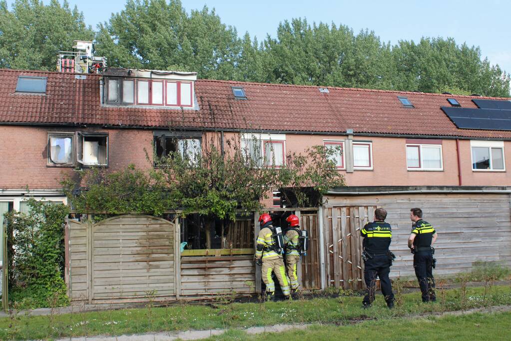 Uitslaande brand verwoest woning