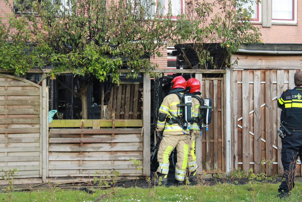 Uitslaande brand verwoest woning