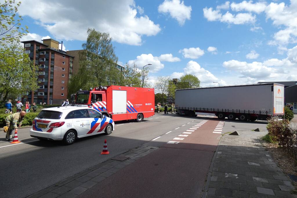 Fietser ernstig gewond bij ongeval met vrachtwagen