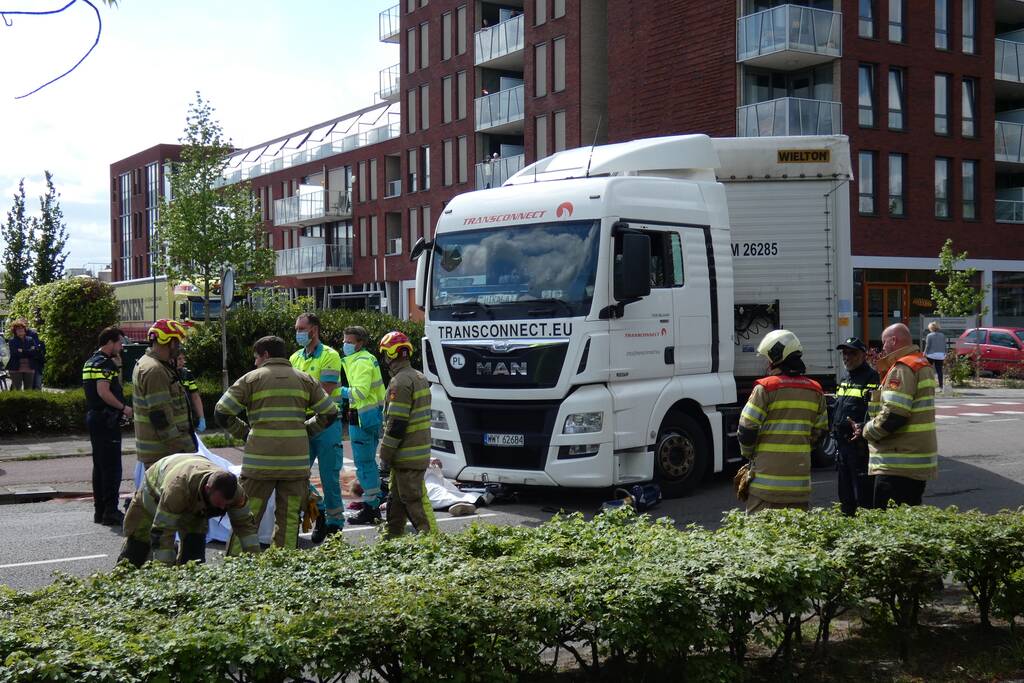 Fietser ernstig gewond bij ongeval met vrachtwagen