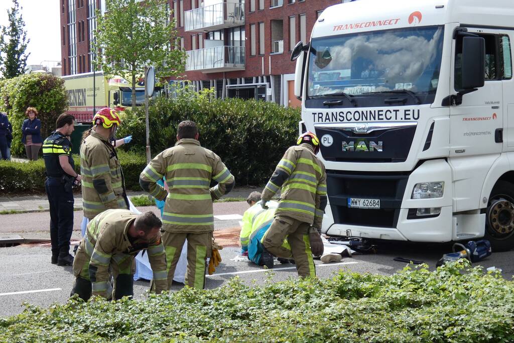 Fietser ernstig gewond bij ongeval met vrachtwagen