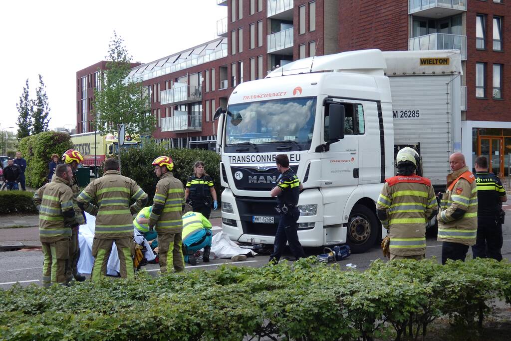 Fietser ernstig gewond bij ongeval met vrachtwagen